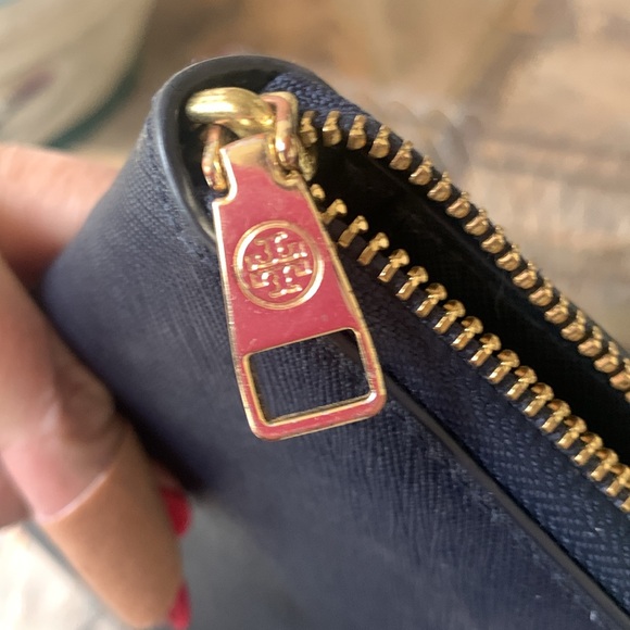 Tory Burch Wristlet Wallet Saffiano Leather Navy Gold zipper Fits Cell phone - Picture 8 of 9